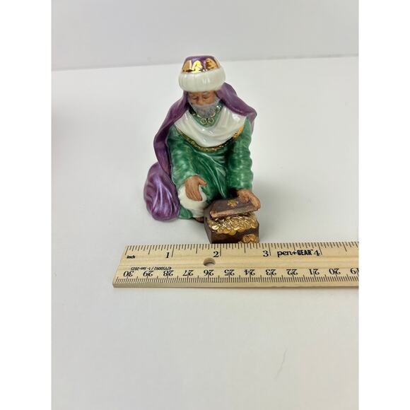 Hallmark Keepsake 1999 Melchior The Magi Blessed Nativity Porcelain w Box - Picture 5 of 9